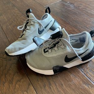 Nike Boy Tennis Shoes/Sneakers